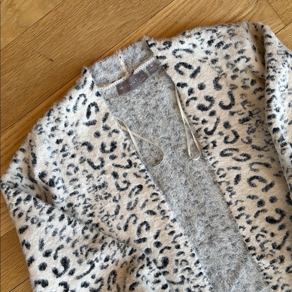 Evolution by Cyrus Oversized Eyelash Leopard Print Cardigan Women’s Size Medium - Picture 8 of 14